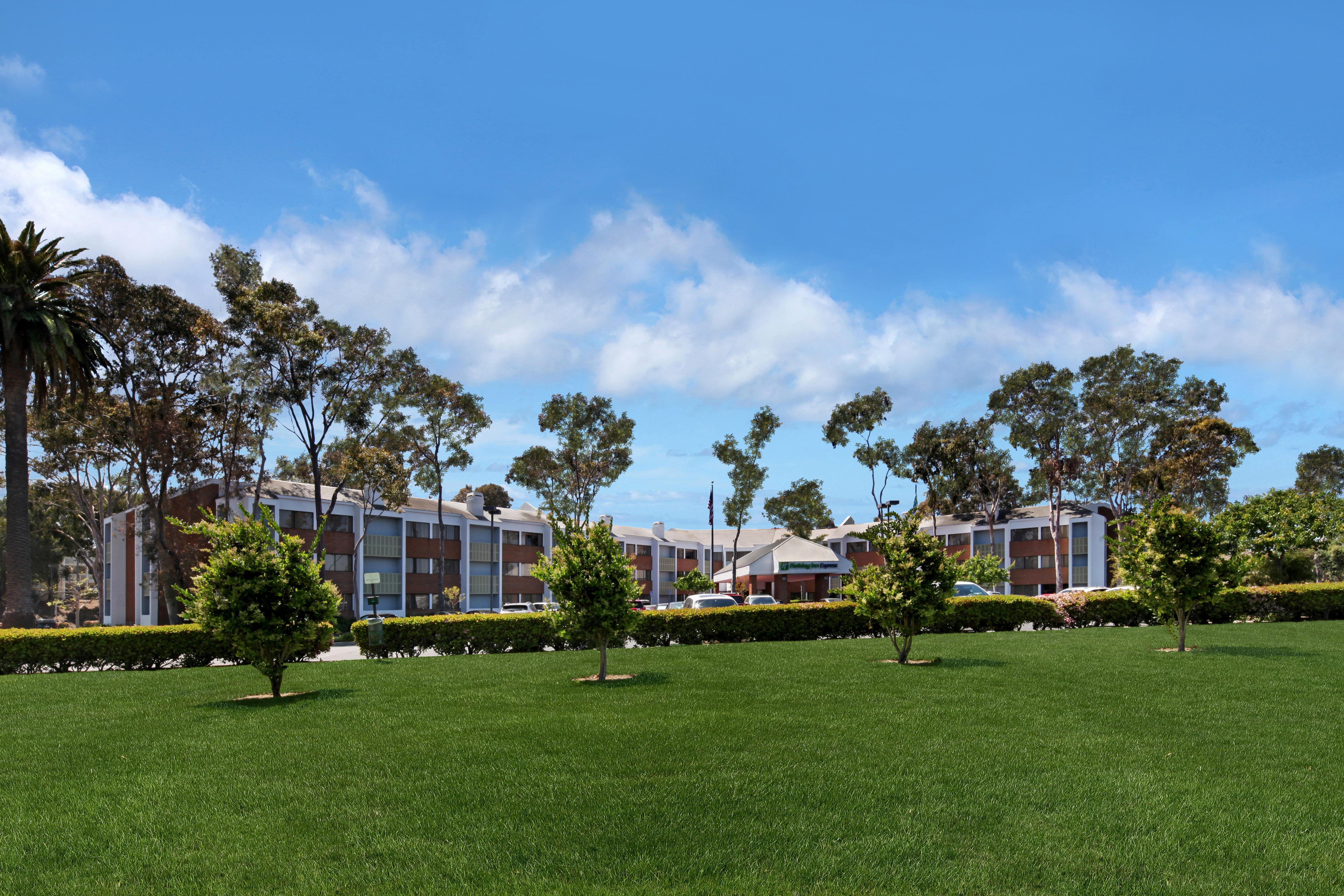 Holiday Inn Express Port Hueneme By Ihg Exterior foto
